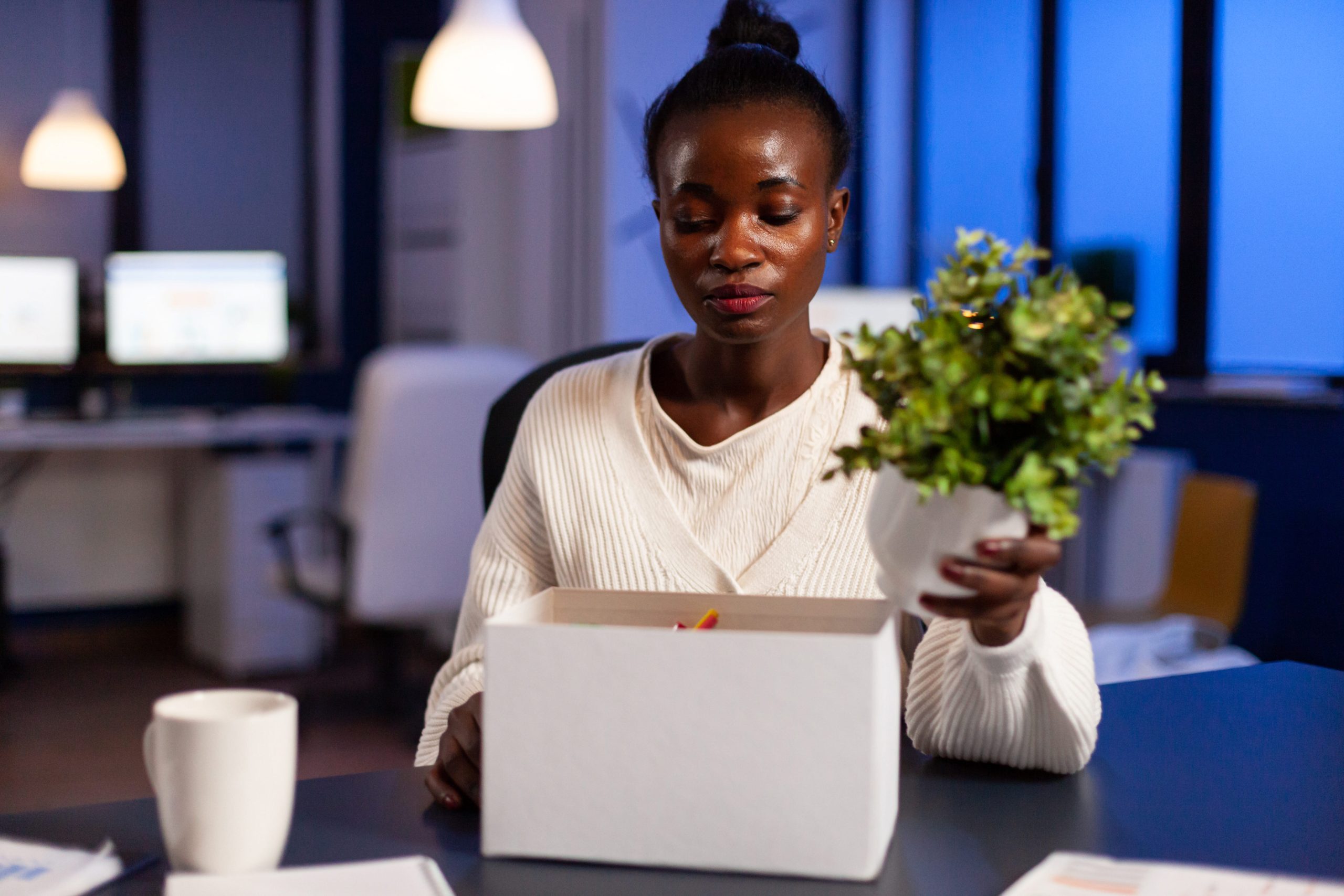 Licenziare la badante: come funziona la risoluzione del rapporto di lavoro 